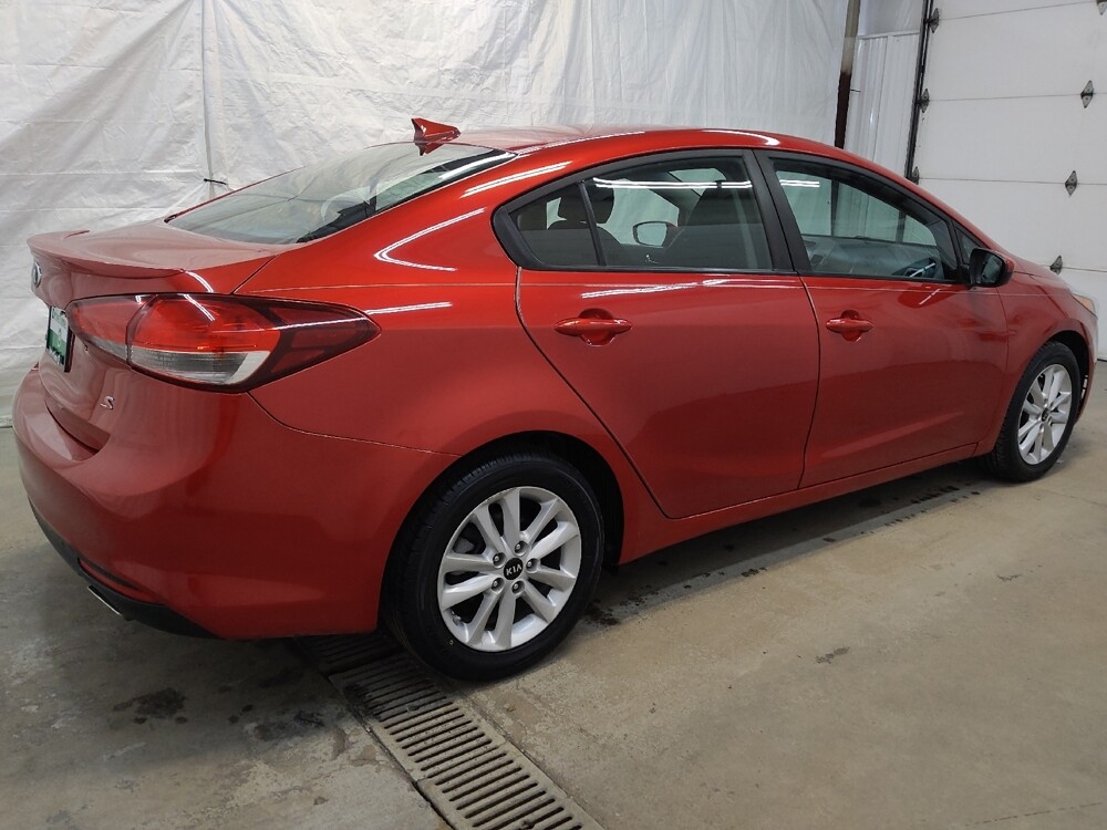 2017 Kia Forte in Fairfield, OH 45014 - 18110060 10