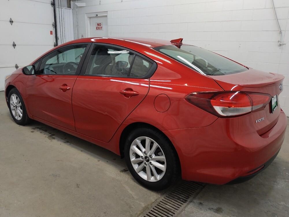2017 Kia Forte in Fairfield, OH 45014 - 18110060 3