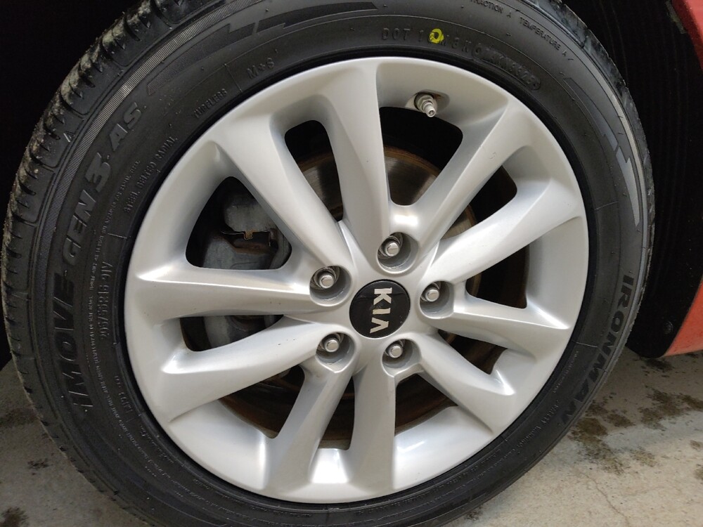 2017 Kia Forte in Fairfield, OH 45014 - 18110060 31