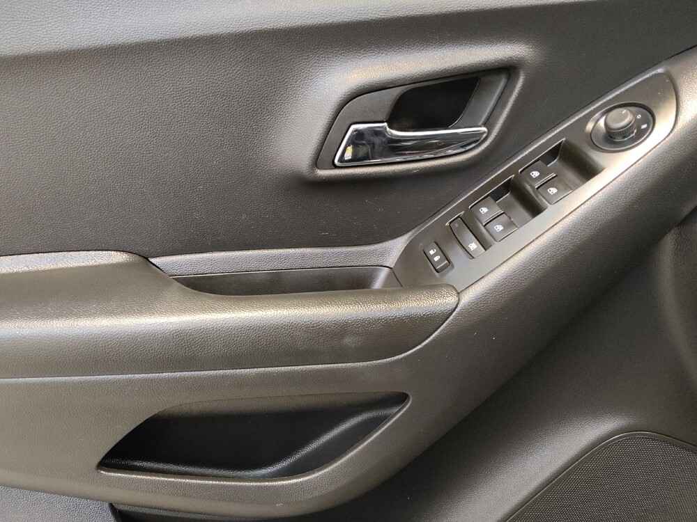 2022 Chevrolet Trax in Fairfield, OH 45014 - 18110061 27