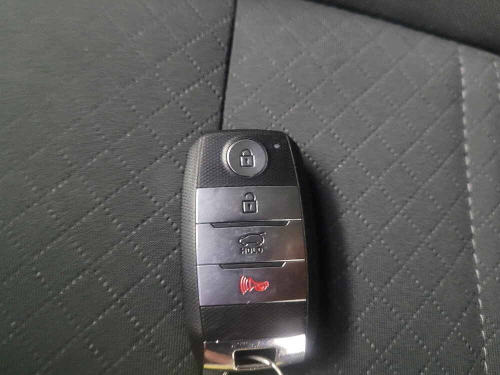 2020 Kia Sorento in Indianapolis, IN 46219 - 18110064 32