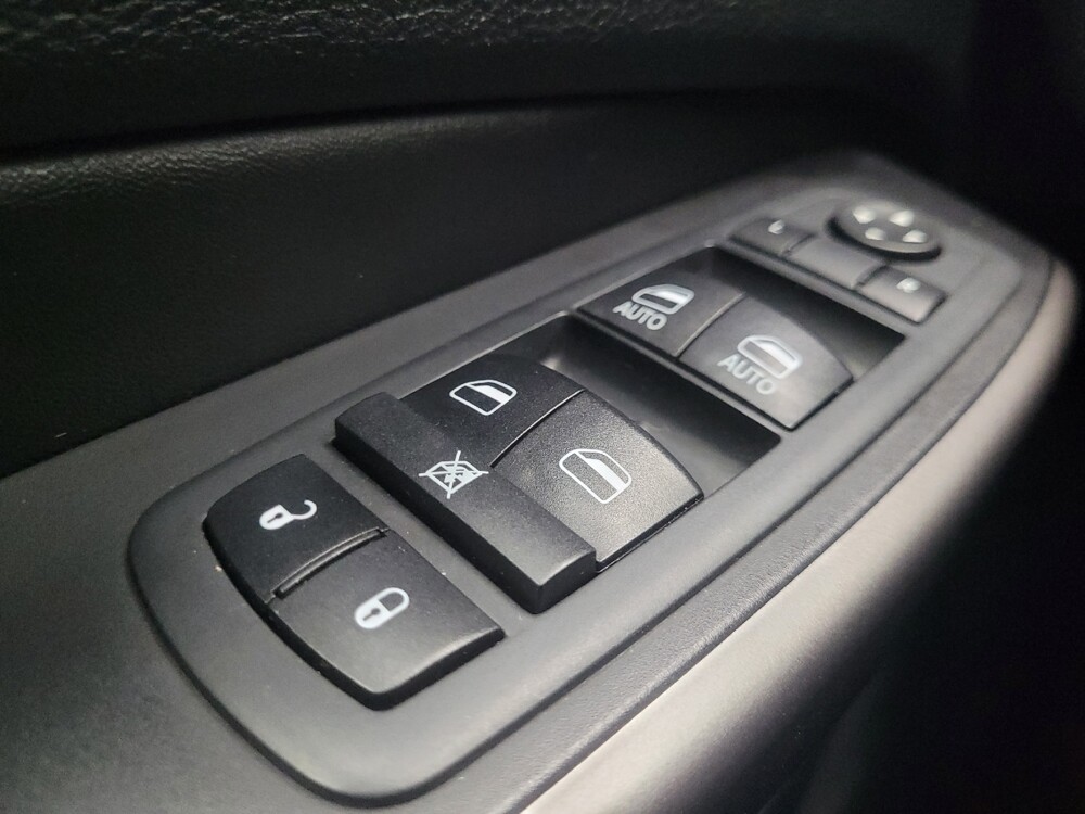 2020 Jeep Cherokee in Indianapolis, IN 46219 - 18110069 27