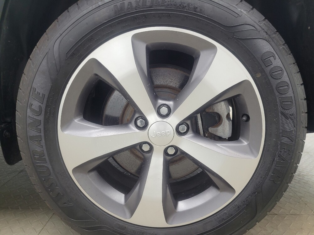 2020 Jeep Cherokee in Indianapolis, IN 46219 - 18110069 31