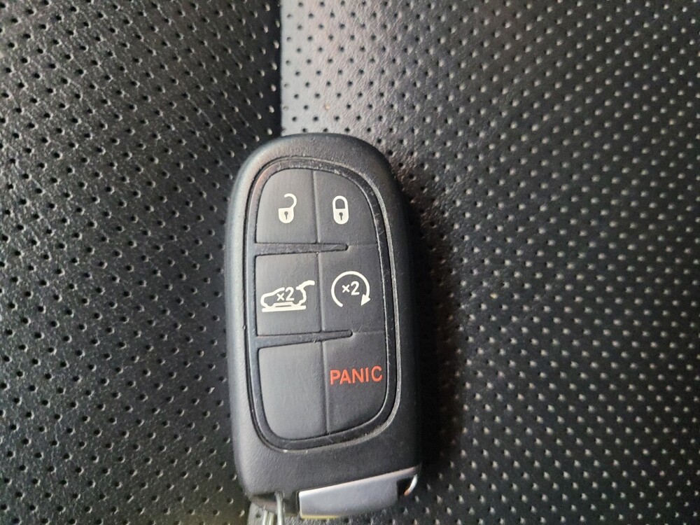 2020 Jeep Cherokee in Indianapolis, IN 46219 - 18110069 32