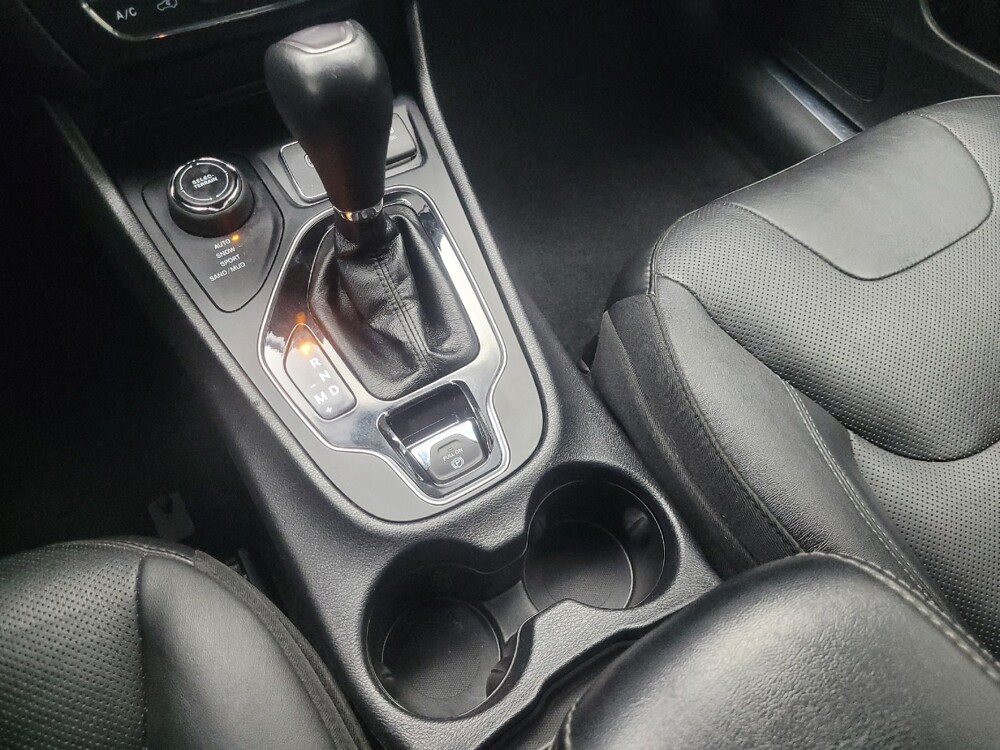 2020 Jeep Cherokee in Indianapolis, IN 46219 - 18110069 26