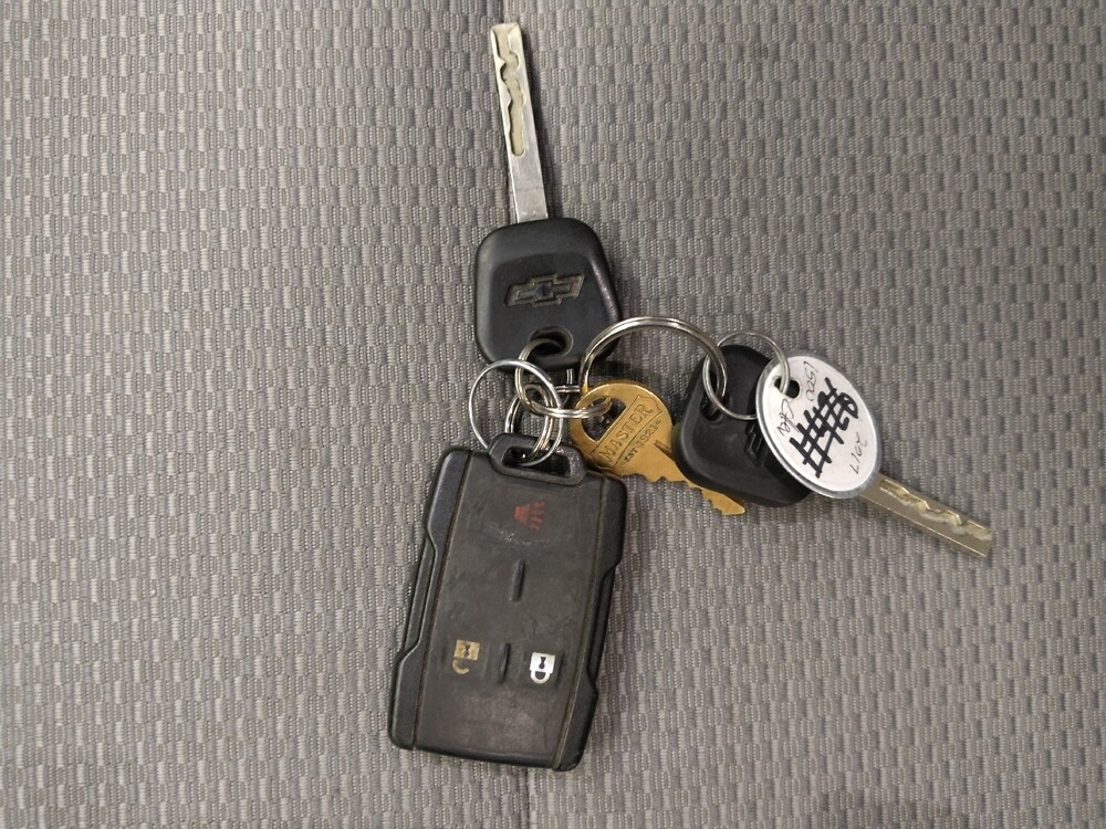 2017 Chevrolet Silverado 1500 in St. Louis, MO 63136 - 18110097 32