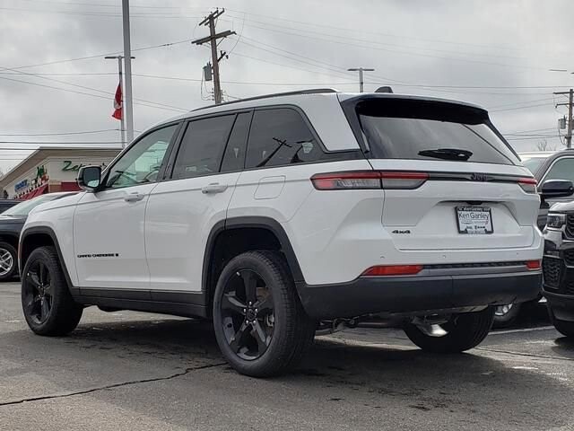 2026 Jeep Grand Cherokee in Bedford, OH 44146 - 18110141 3