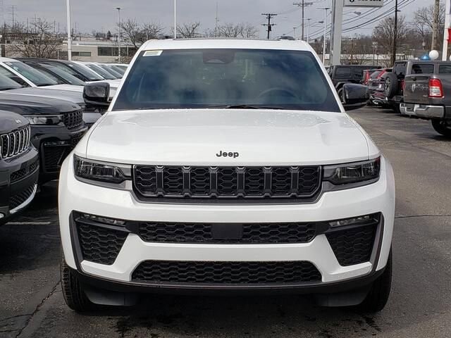 2026 Jeep Grand Cherokee in Bedford, OH 44146 - 18110141 5