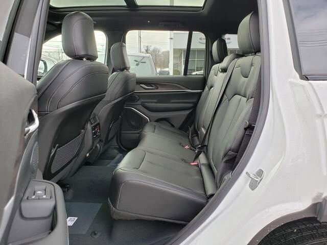 2026 Jeep Grand Cherokee in Bedford, OH 44146 - 18110141 8