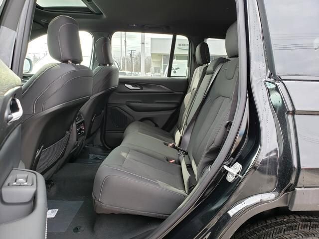 2026 Jeep Grand Cherokee in Bedford, OH 44146 - 18110143 8