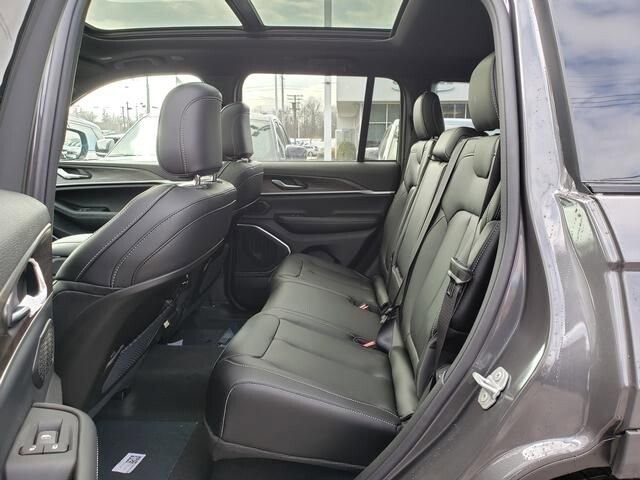 2026 Jeep Grand Cherokee in Bedford, OH 44146 - 18110145 8