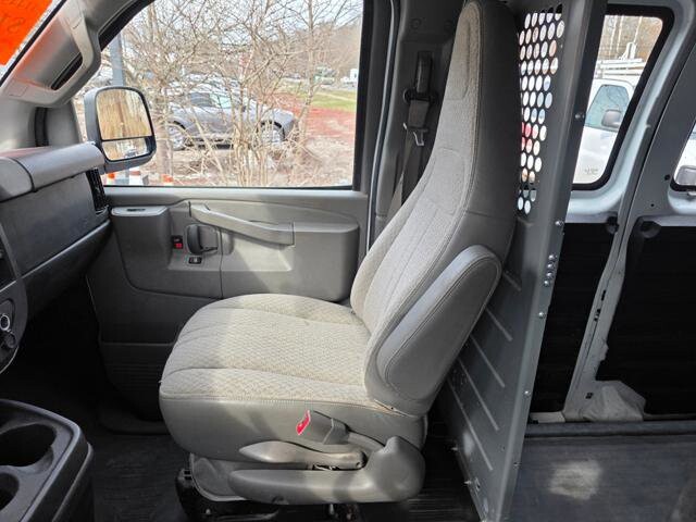 2016 Chevrolet Express 2500 in Blauvelt, NY 10913 - 18110148 23