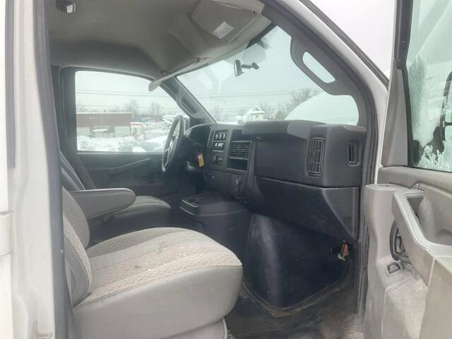2016 Chevrolet Express 2500 in Blauvelt, NY 10913 - 18110148 9