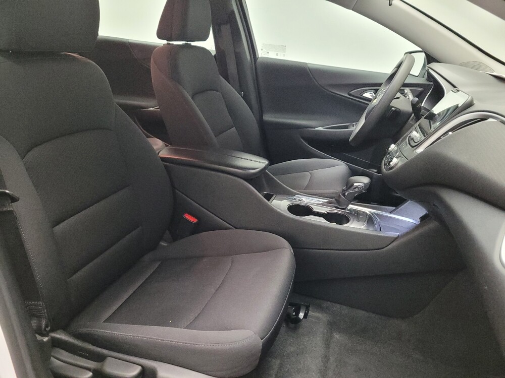 2023 Chevrolet Malibu in Downey, CA 90241 - 18110167 21