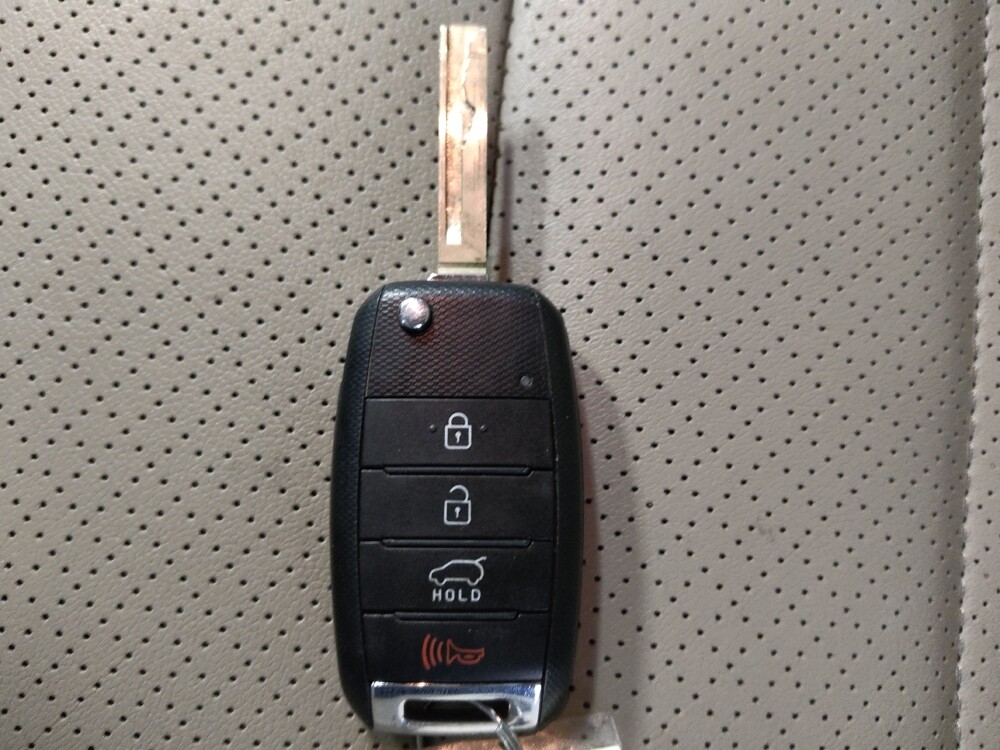 2016 Kia Sorento in Clearwater, FL 33764 - 18110243 32