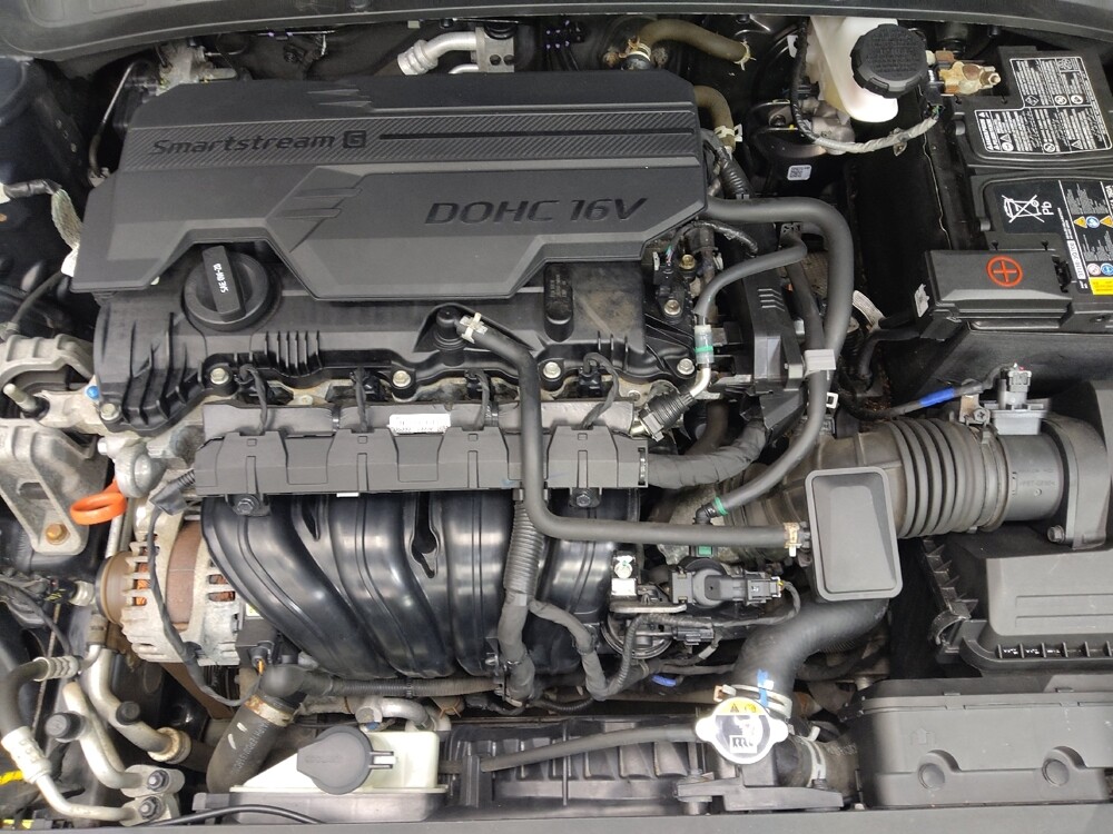 2021 Hyundai Elantra in Greenville, SC 29607 - 18110303 30