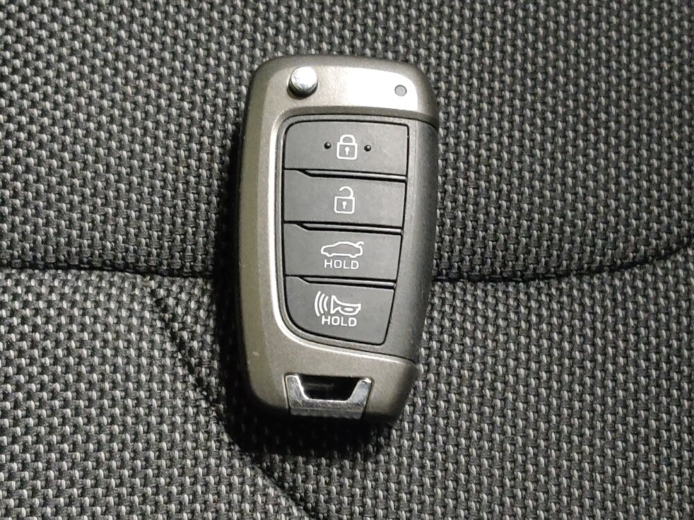 2021 Hyundai Elantra in Greenville, SC 29607 - 18110303 32