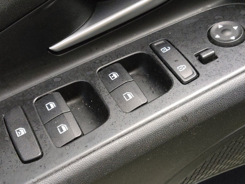 2021 Hyundai Elantra in Greenville, SC 29607 - 18110303 27