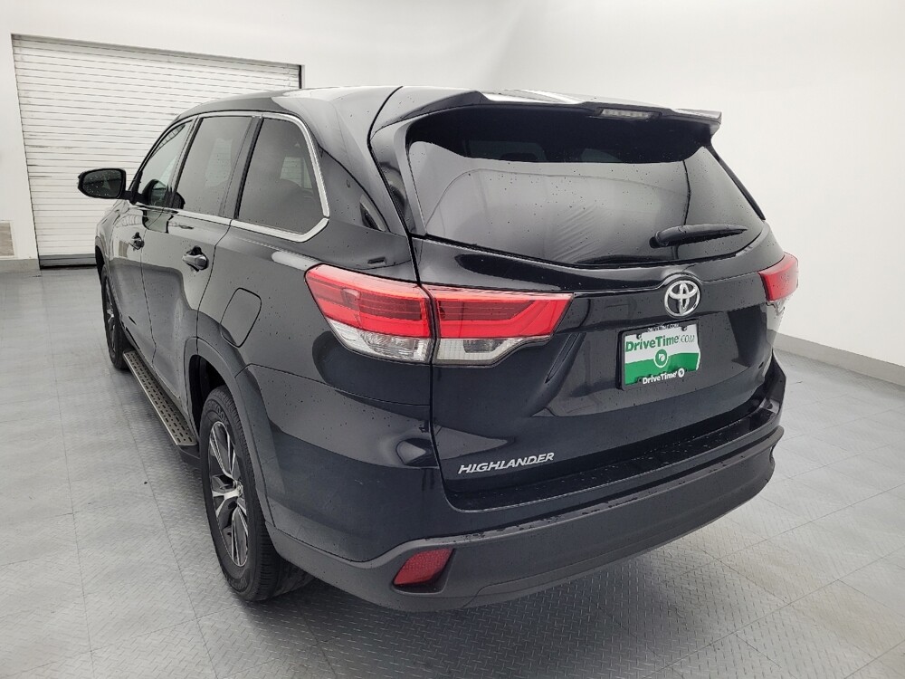 2019 Toyota Highlander in Fayetteville, NC 28304 - 18110307 5
