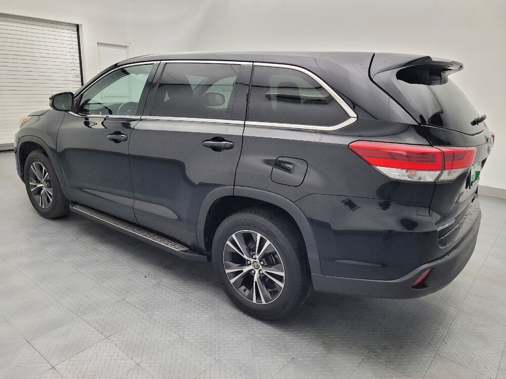 2019 Toyota Highlander in Fayetteville, NC 28304 - 18110307 3