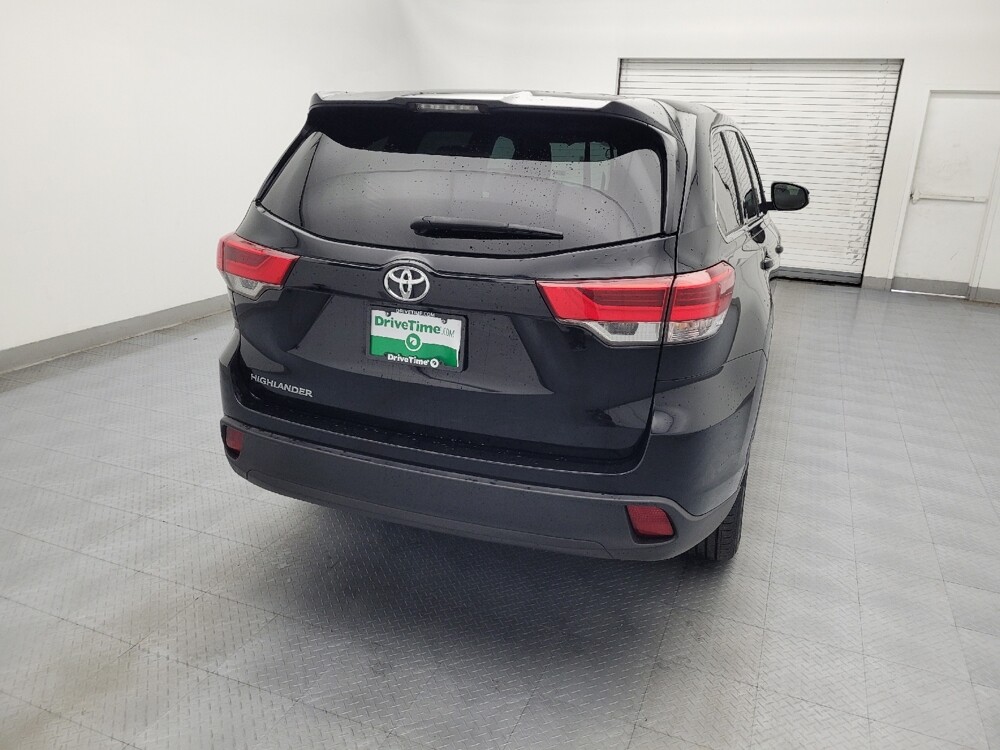 2019 Toyota Highlander in Fayetteville, NC 28304 - 18110307 7