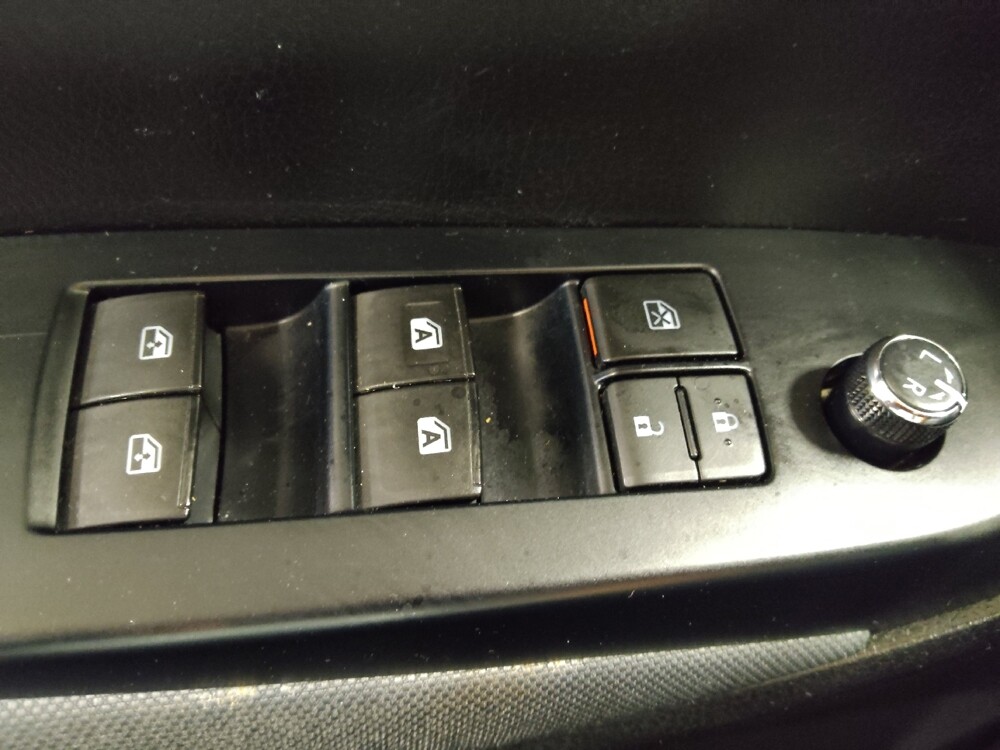 2019 Toyota Highlander in Fayetteville, NC 28304 - 18110307 27