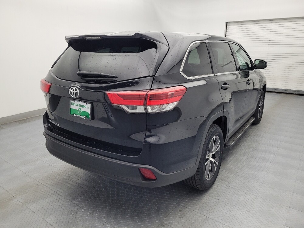 2019 Toyota Highlander in Fayetteville, NC 28304 - 18110307 9