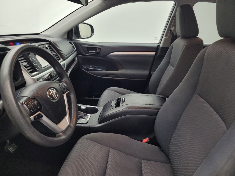 2019 Toyota Highlander in Fayetteville, NC 28304 - 18110307 17