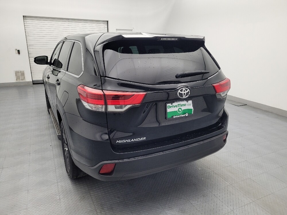 2019 Toyota Highlander in Fayetteville, NC 28304 - 18110307 6