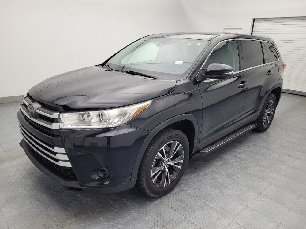 2019 Toyota Highlander in Fayetteville, NC 28304 - 18110307 2