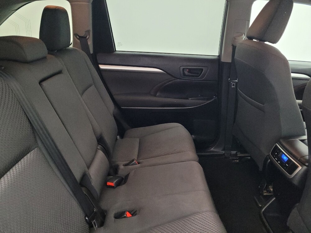 2019 Toyota Highlander in Fayetteville, NC 28304 - 18110307 19