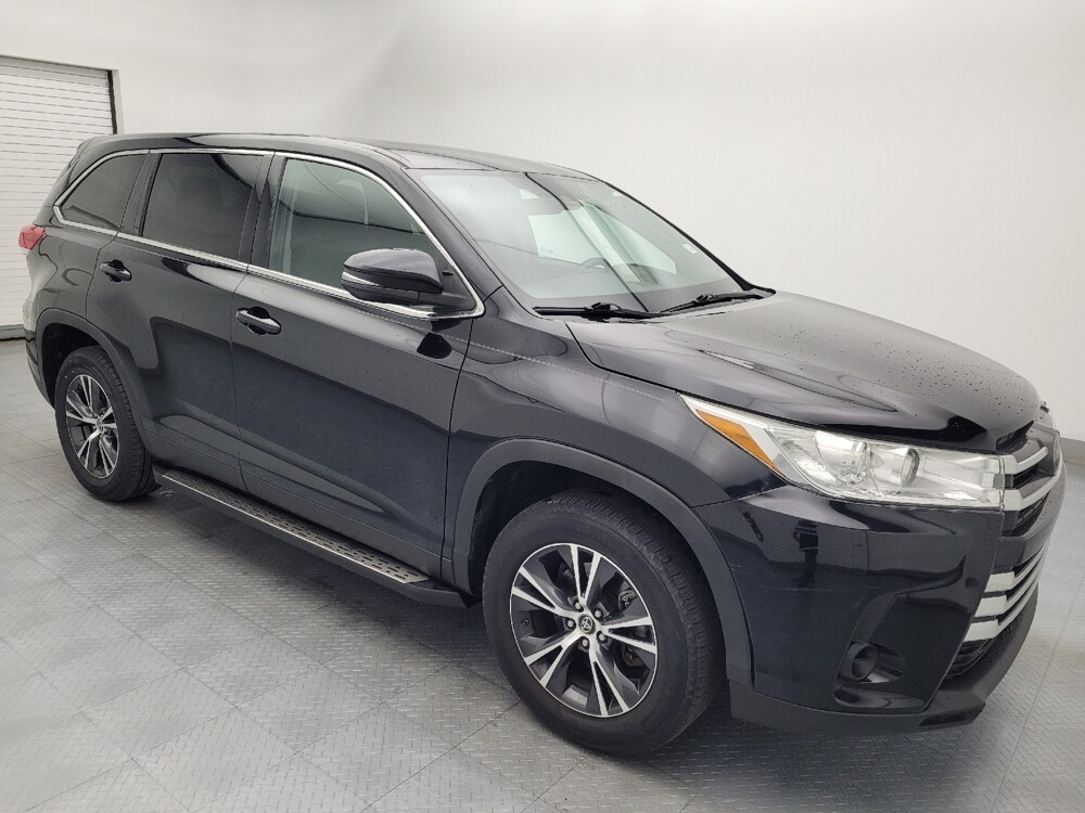 2019 Toyota Highlander in Fayetteville, NC 28304 - 18110307 11