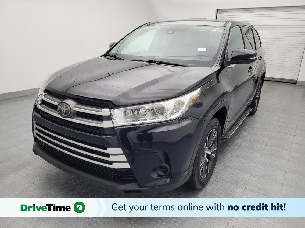 2019 Toyota Highlander in Fayetteville, NC 28304 - 18110307