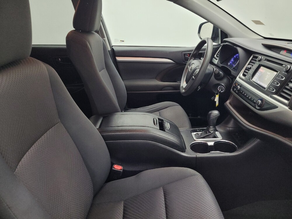 2019 Toyota Highlander in Fayetteville, NC 28304 - 18110307 21