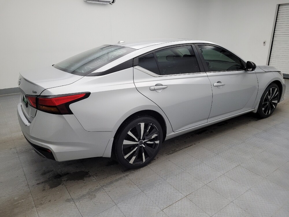 2021 Nissan Altima in Maple Heights, OH 44137 - 18110340 10