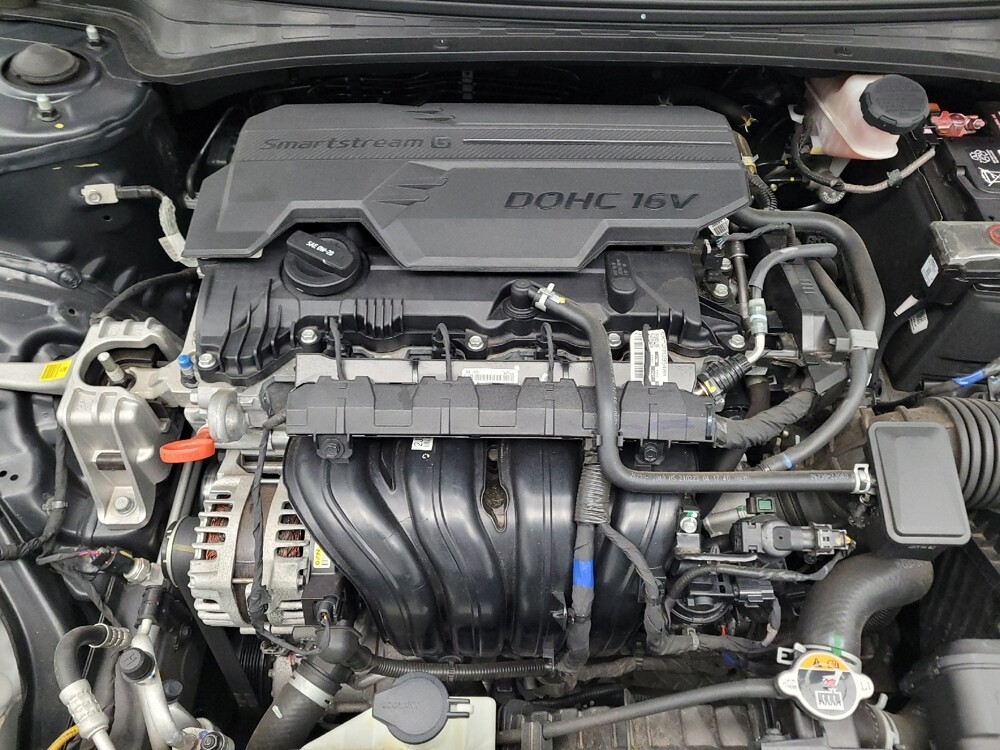 2022 Hyundai Elantra in Maple Heights, OH 44137 - 18110346 30