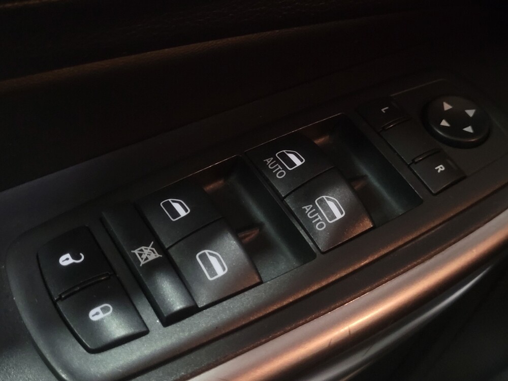 2020 Jeep Cherokee in Newport News, VA 23601 - 18110361 27