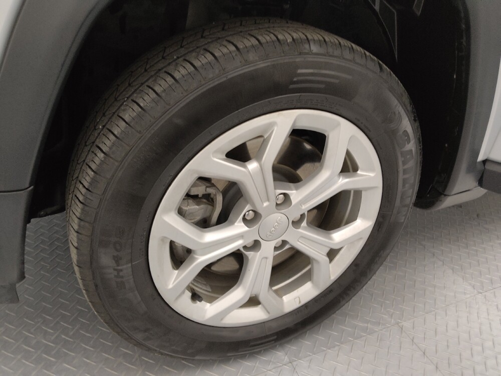 2024 Jeep Compass in Independence, MO 64055 - 18110373 31