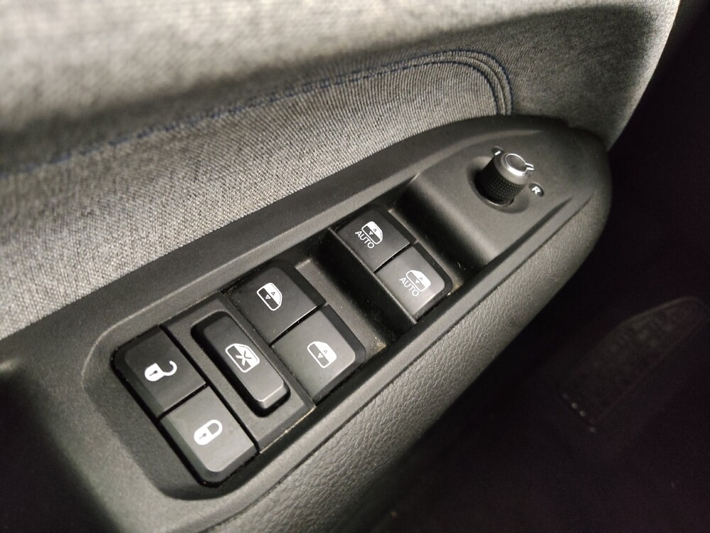 2024 Jeep Compass in Independence, MO 64055 - 18110373 27