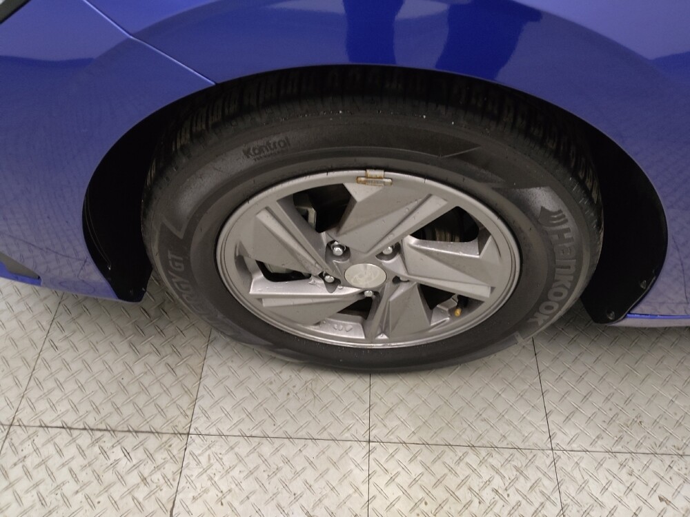 2024 Hyundai Elantra in Des Moines, IA 50310 - 18110380 31