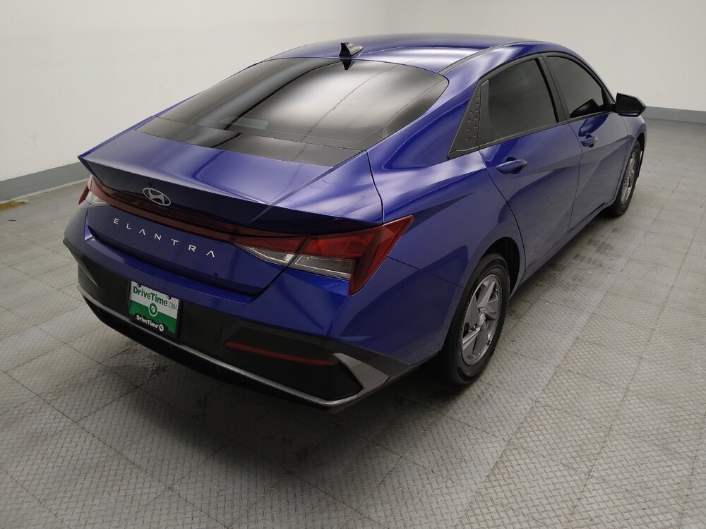 2024 Hyundai Elantra in Des Moines, IA 50310 - 18110380 9