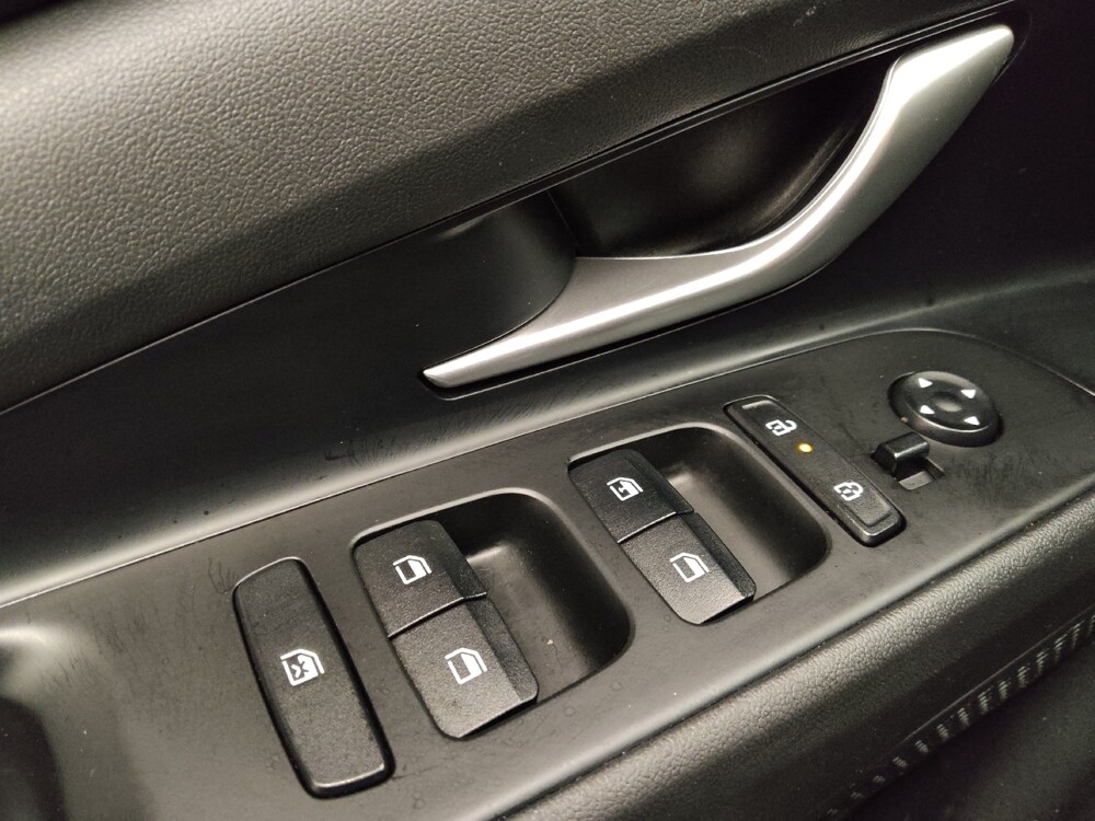 2024 Hyundai Elantra in Des Moines, IA 50310 - 18110380 27