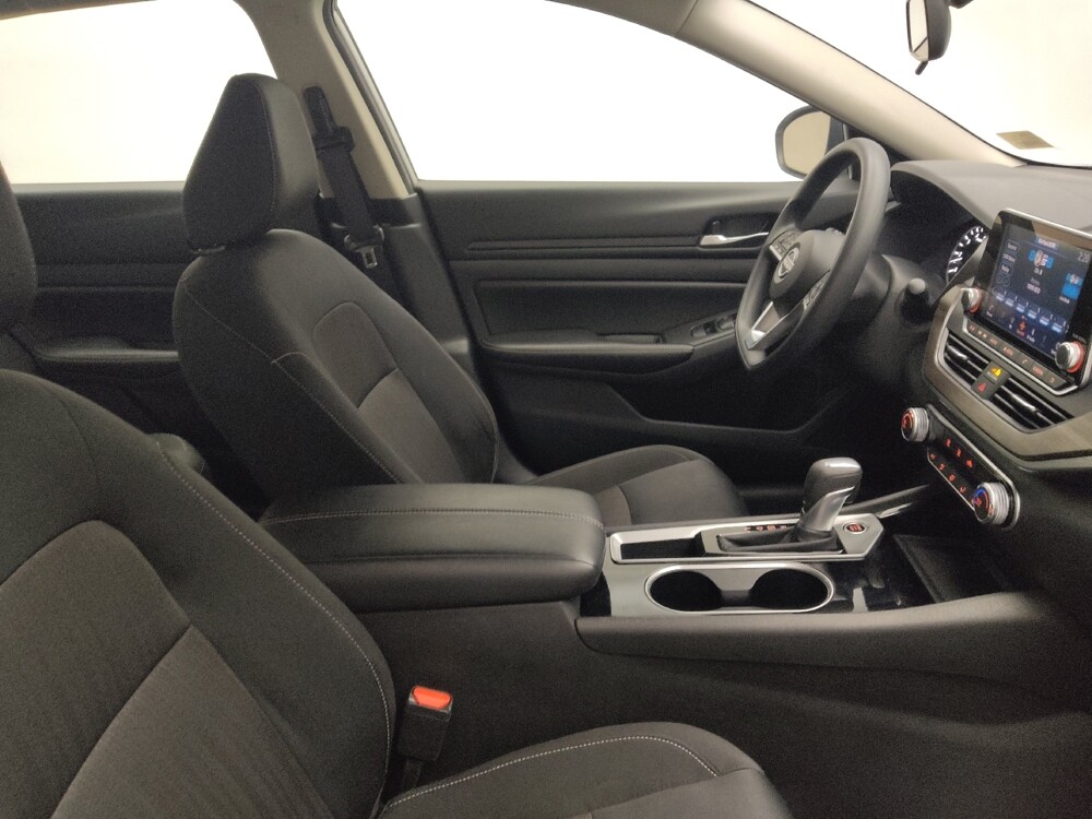 2024 Nissan Altima in Des Moines, IA 50310 - 18110383 21