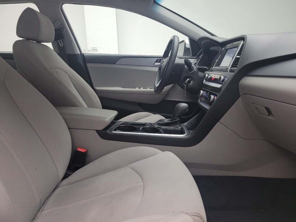 2018 Hyundai Sonata in Grand Rapids, MI 49508 - 18110388 21