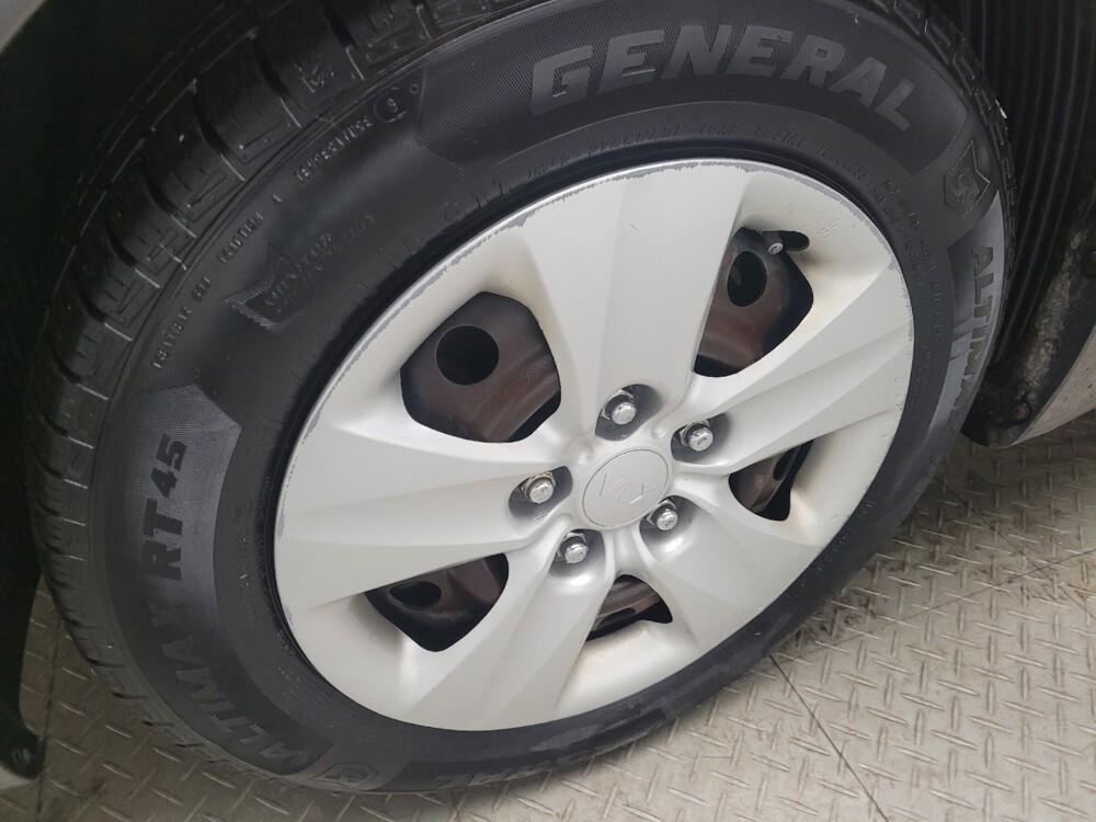 2017 Kia Forte in Eastpointe, MI 48021 - 18110390 31