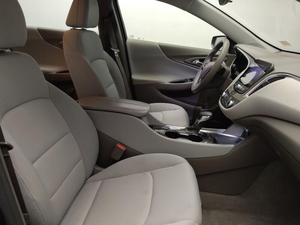 2021 Chevrolet Malibu in Plano, TX 75074 - 18110428 21