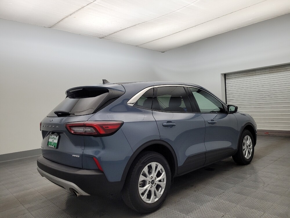 2024 Ford Escape in Glendale, AZ 85301 - 18110439 7