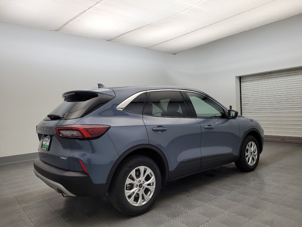 2024 Ford Escape in Glendale, AZ 85301 - 18110439 9