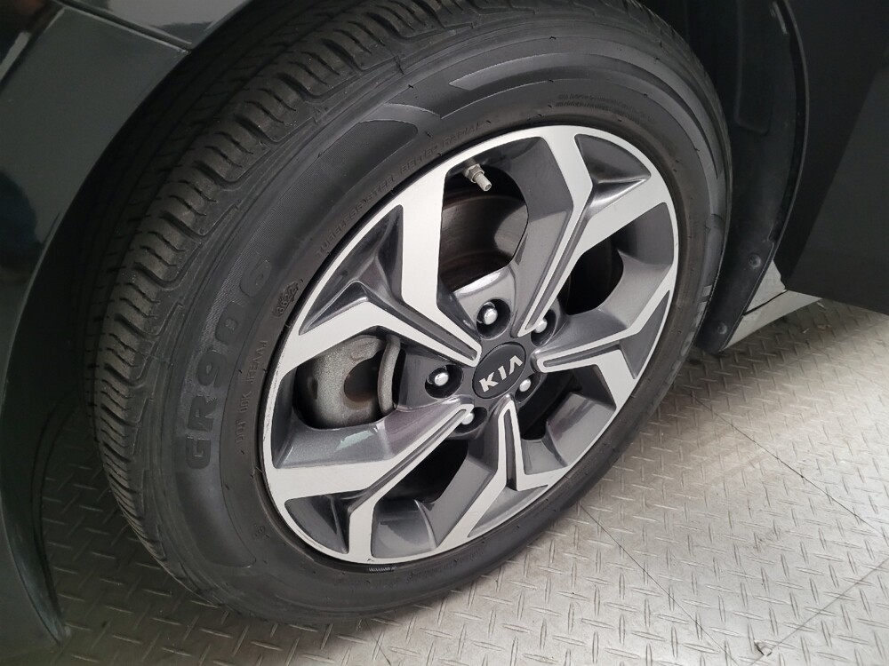 2020 Kia Forte in Downey, CA 90241 - 18110506 31