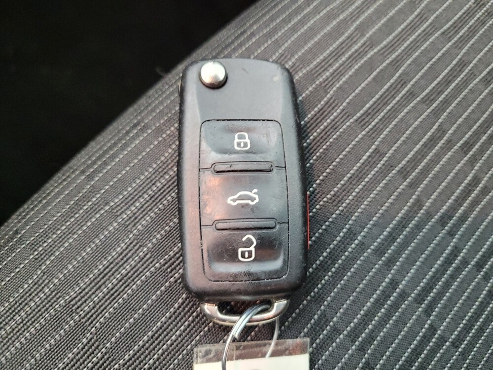 2018 Volkswagen Tiguan in Maple Heights, OH 44137 - 18110530 32